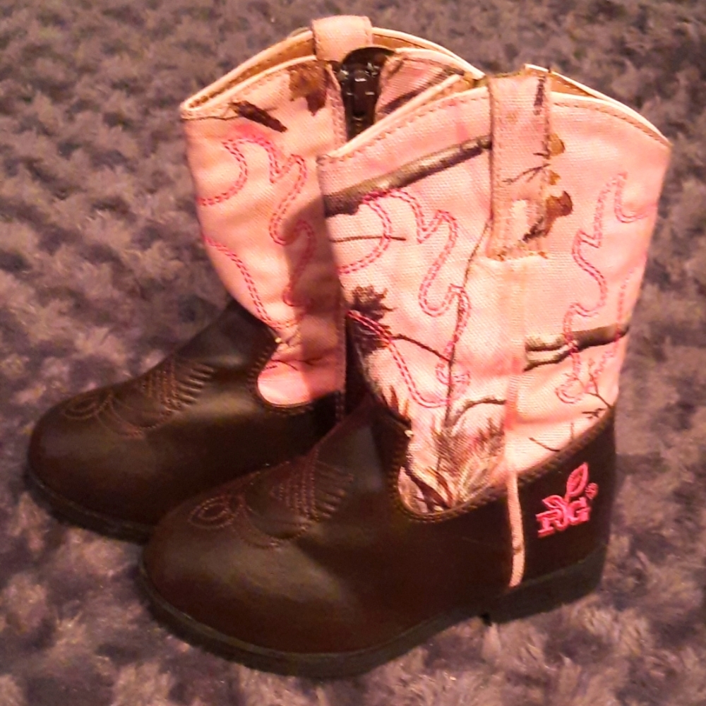 Realtree pink camouflage boots